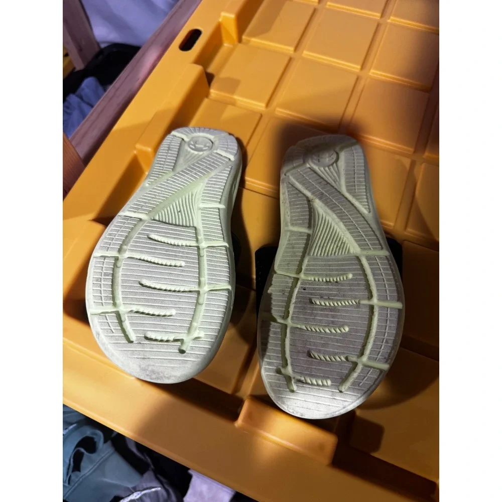 Under Armour Ignite V Kids Athletic Slides Black Neon Green 4D Foam Sandals